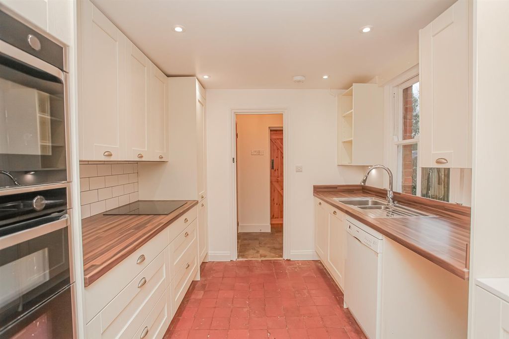Property photo 3 of 21 Kitchen.Jpg