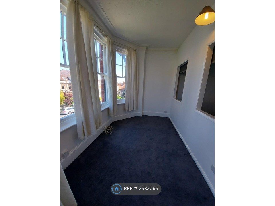 Property photo 3 of 11 Living Room