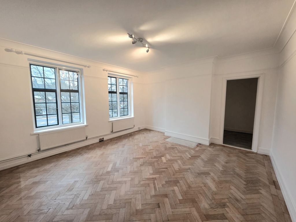 Property photo 2 of 9 Photo 4