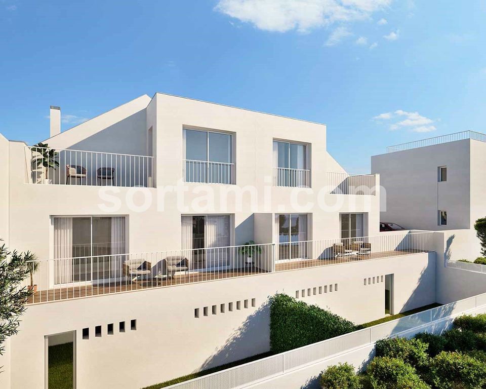 Property photo 2 of 27