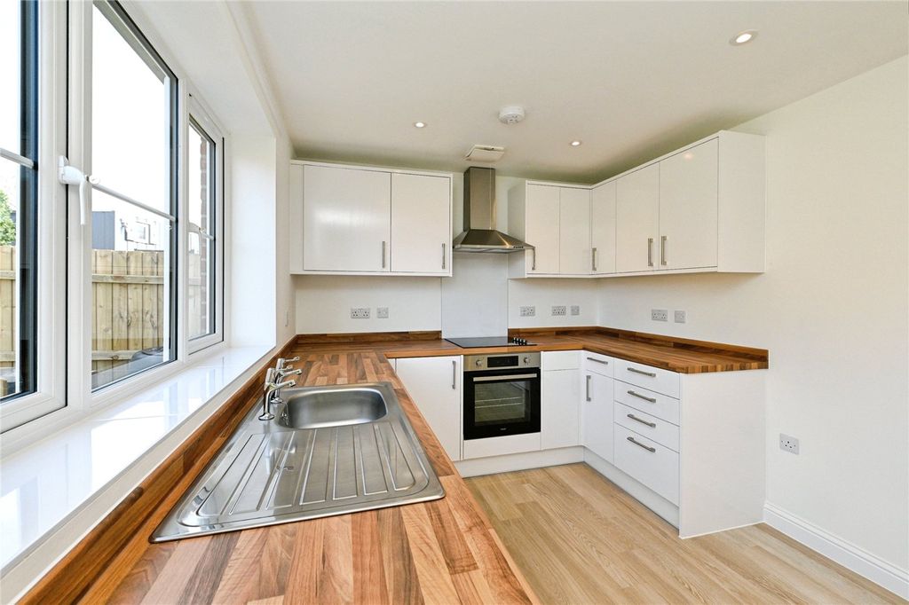 Property photo 2 of 12 Picture No. 10