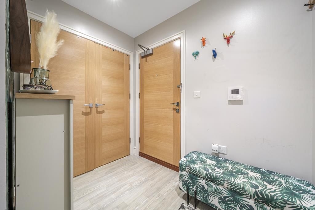 Property photo 2 of 20 Entrance Hall