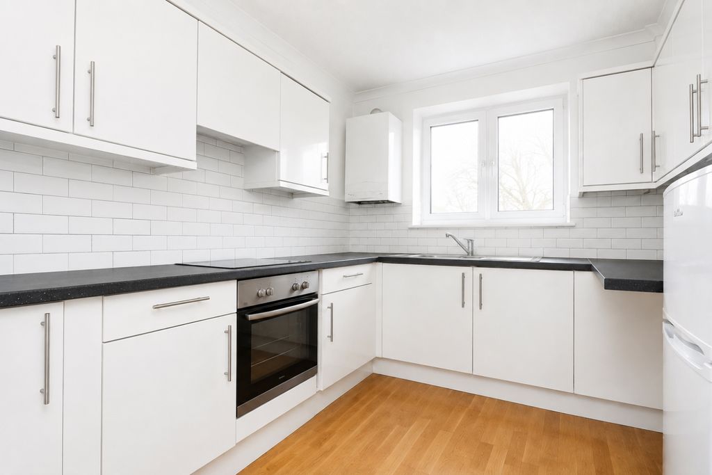 Property photo 2 of 6 Kitchen