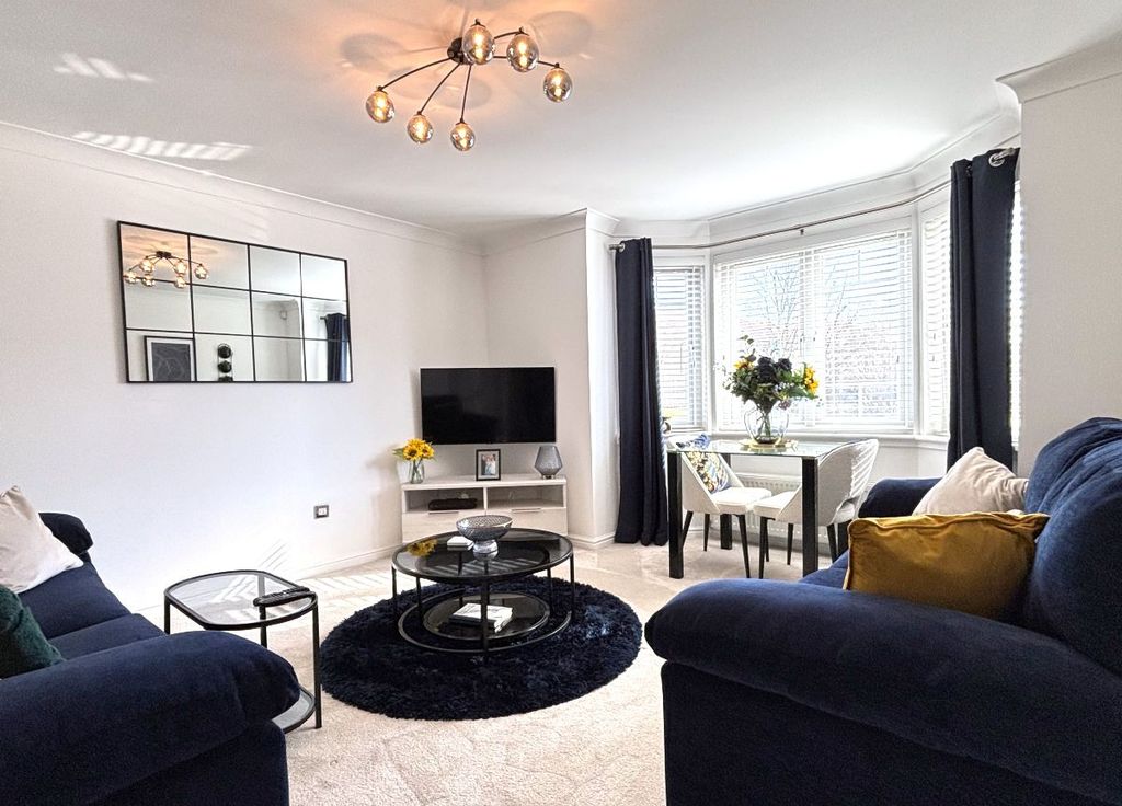 Property photo 2 of 27