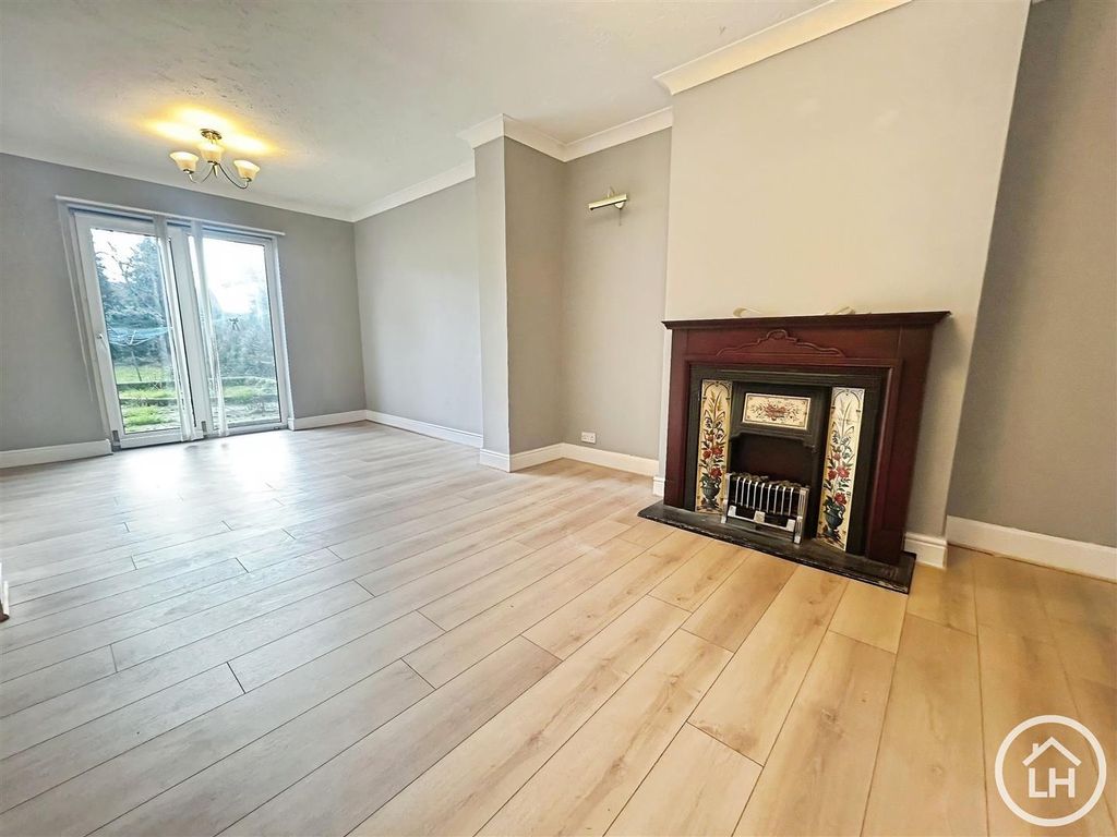 Property photo 2 of 10 Lounge