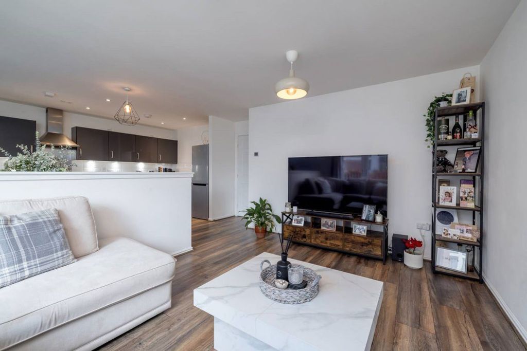 Property photo 3 of 27