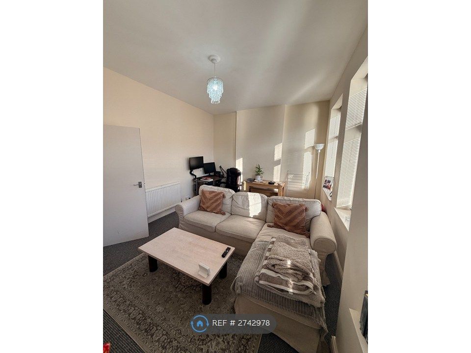 Property photo 2 of 10 Living Room