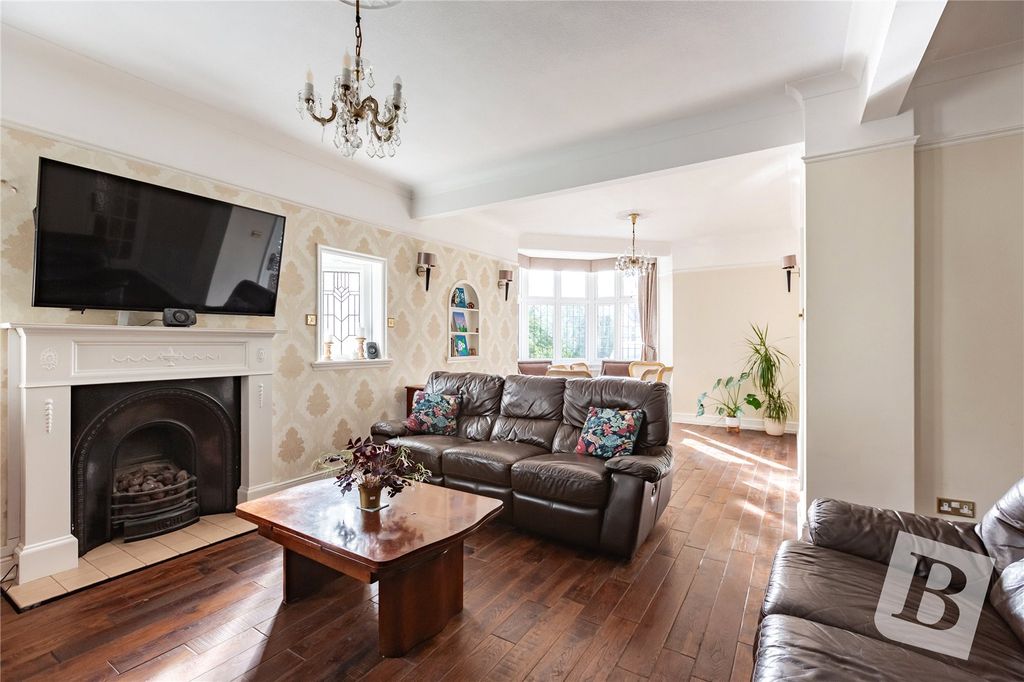 Property photo 3 of 40 Living Room