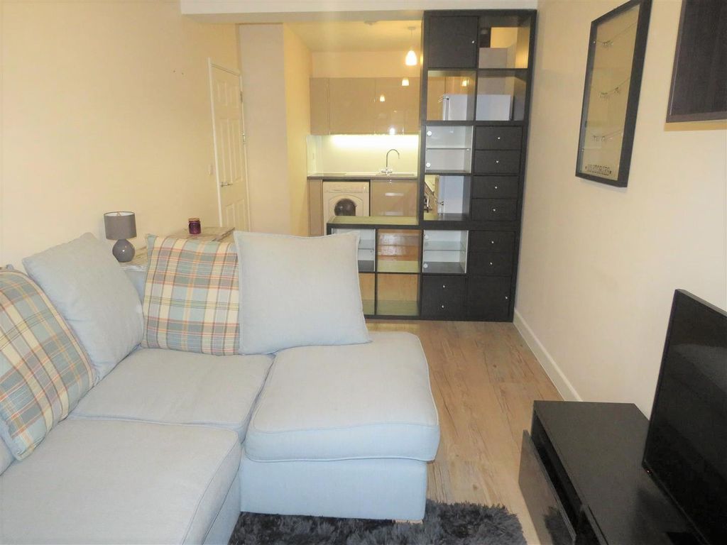 Property photo 2 of 7 Living Room