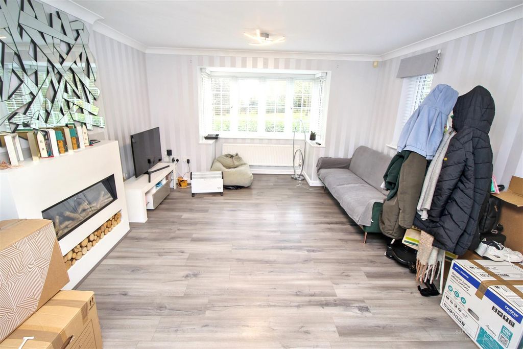 Property photo 2 of 16 Living Room