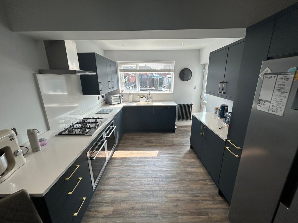 Property photo 2 of 21 Kitchen/Diner