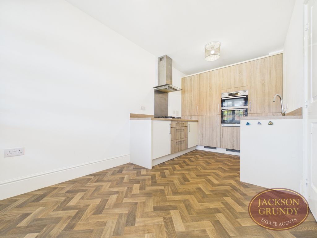 Property photo 3 of 15 Thorpe Road