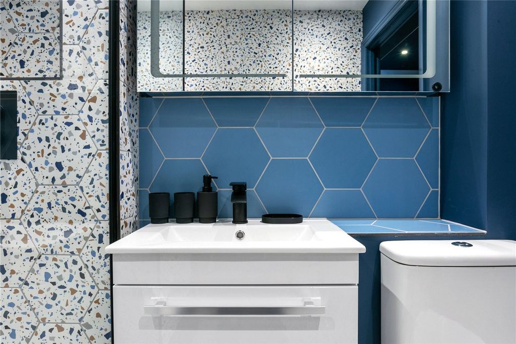 Property photo 3 of 8 Picture No. 14