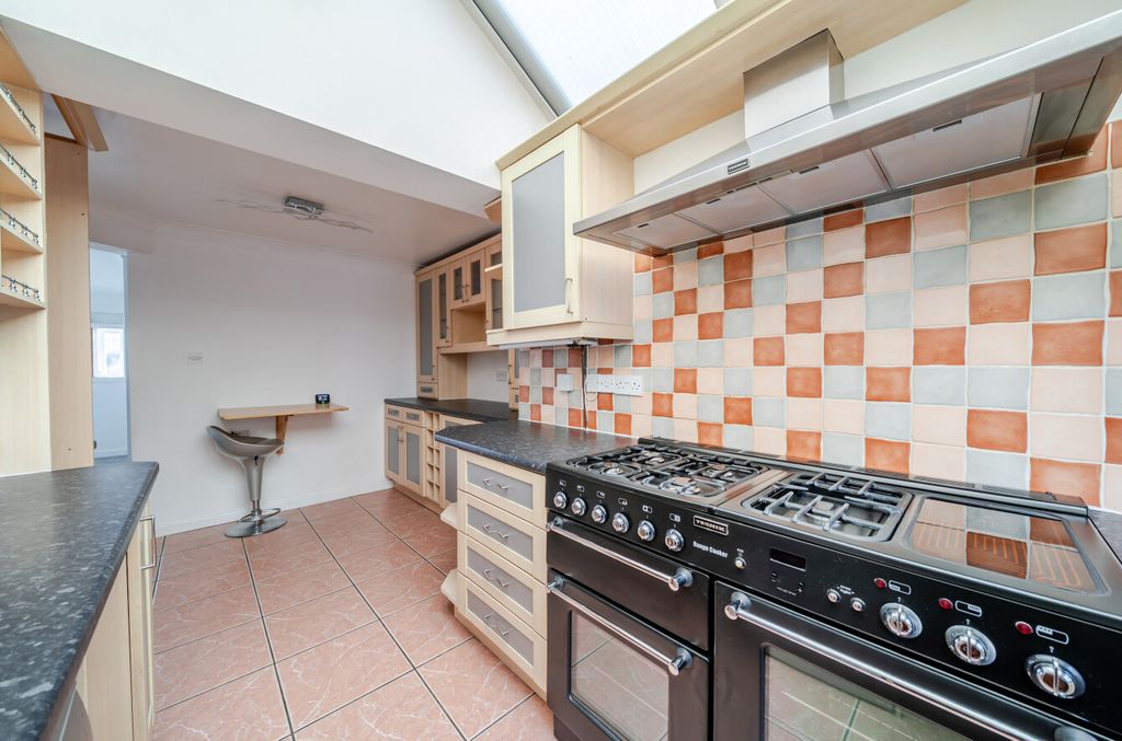 Property photo 3 of 18 1527271-18-6Abcda...