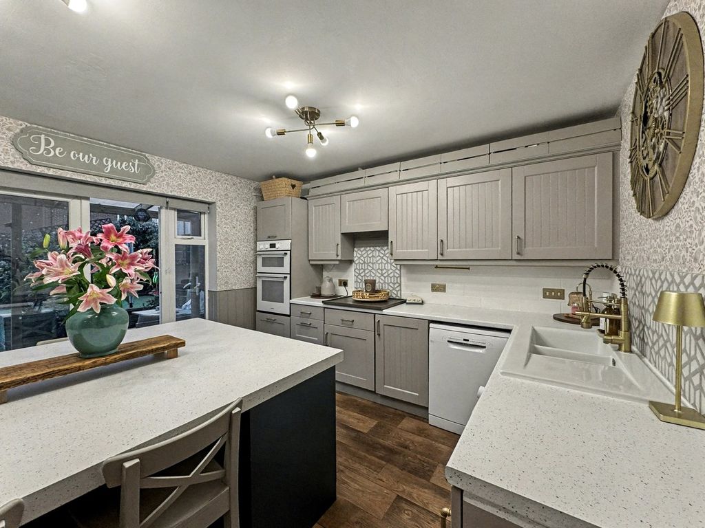 Property photo 2 of 31