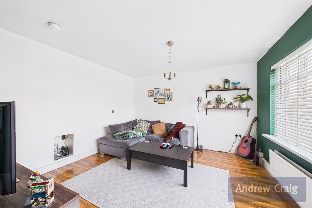 Property photo 2 of 14 Lounge