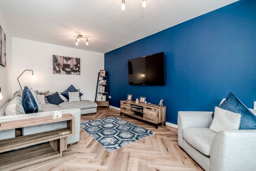 Property photo 2 of 43