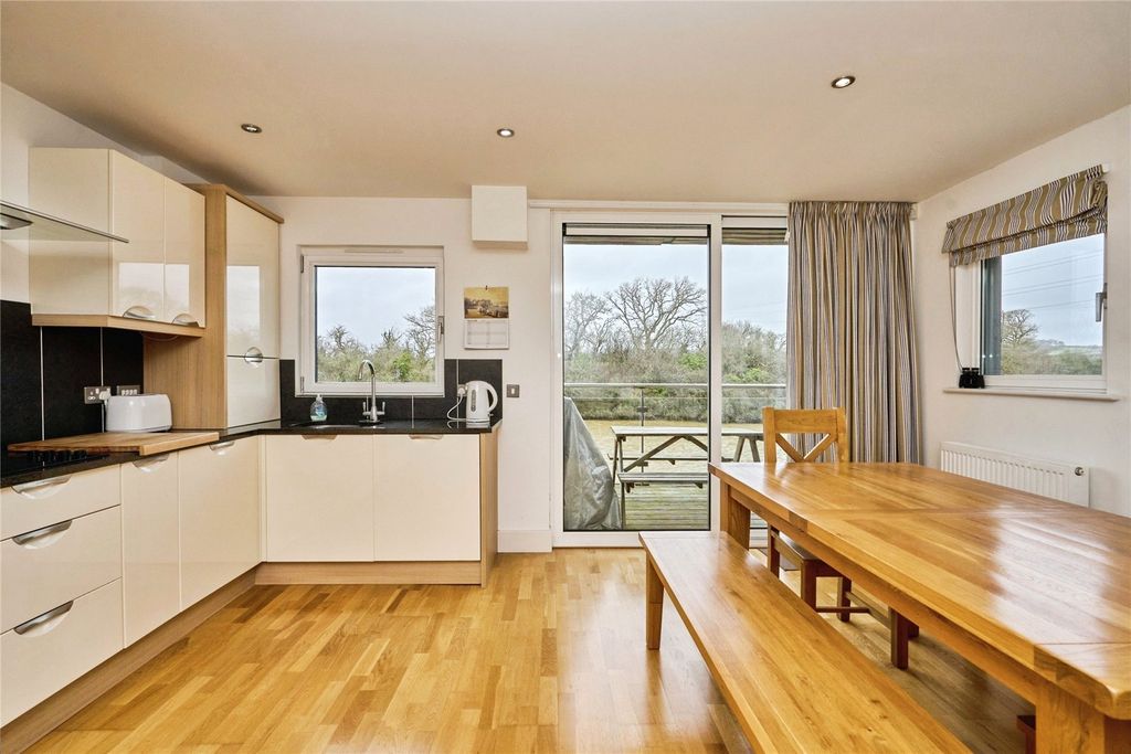 Property photo 3 of 20 Kitchen/Diner