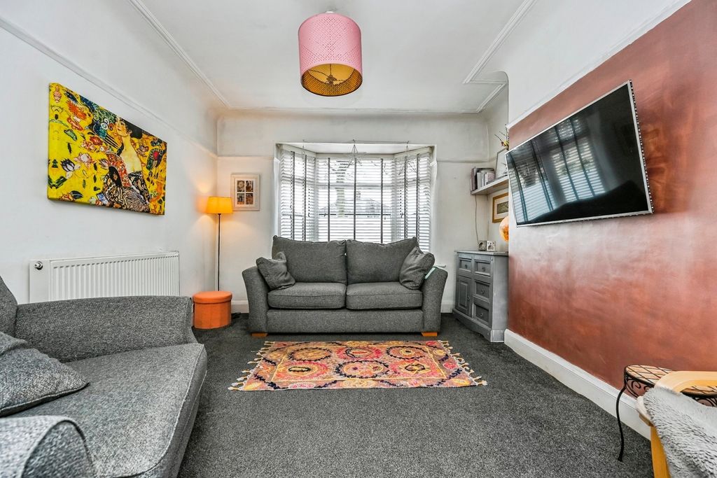 Property photo 3 of 17 Photo