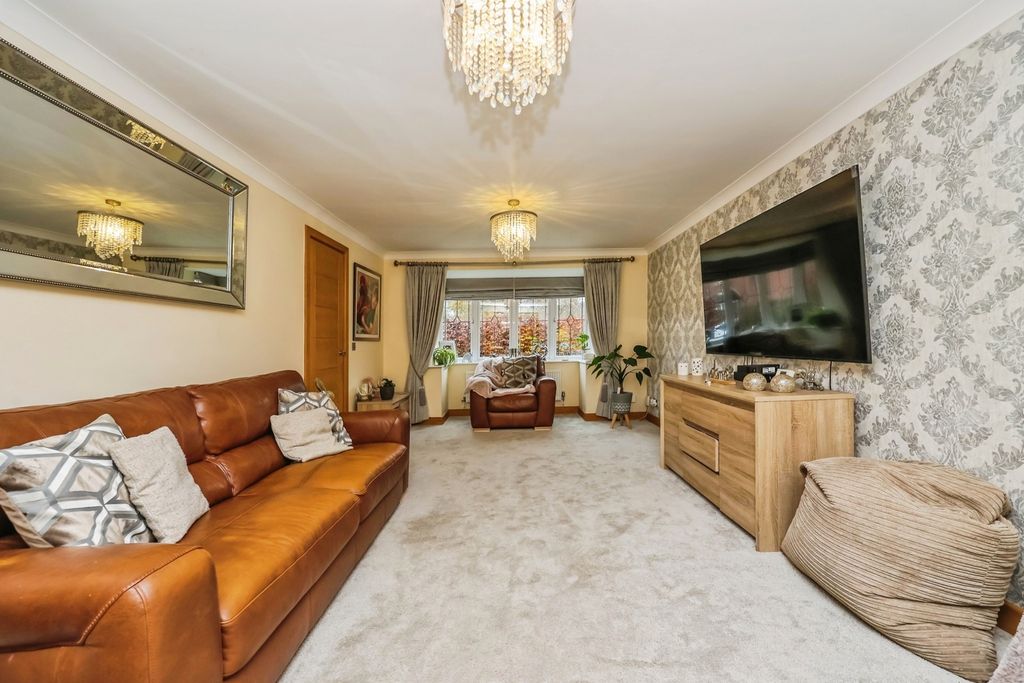 Property photo 3 of 19 Photo