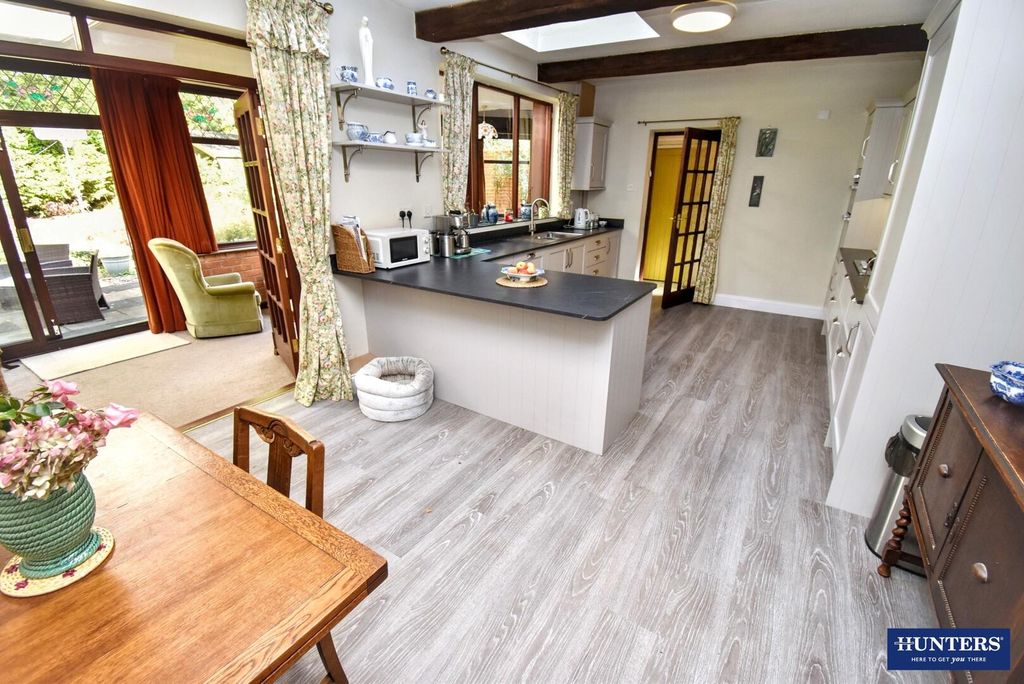 Property photo 3 of 23 Kitchen