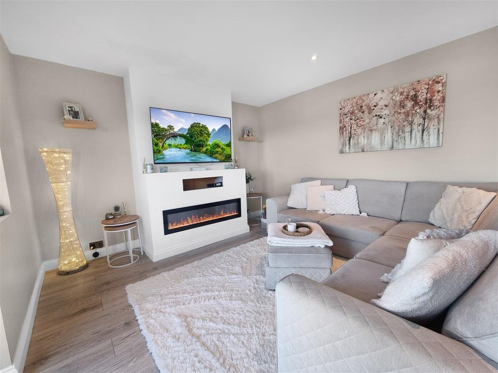 Property photo 3 of 18 87627.Jpg