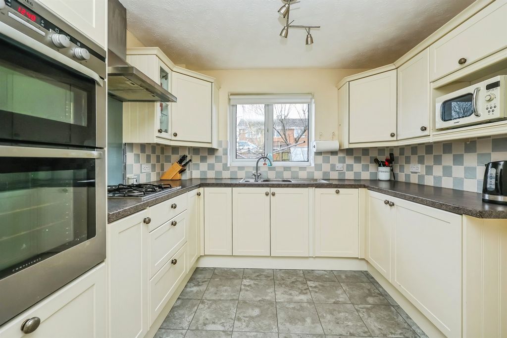 Property photo 2 of 22