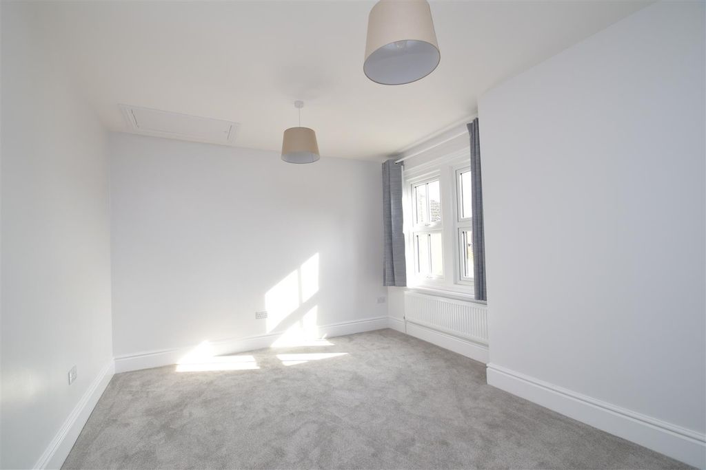 Property photo 3 of 5 Bedroom