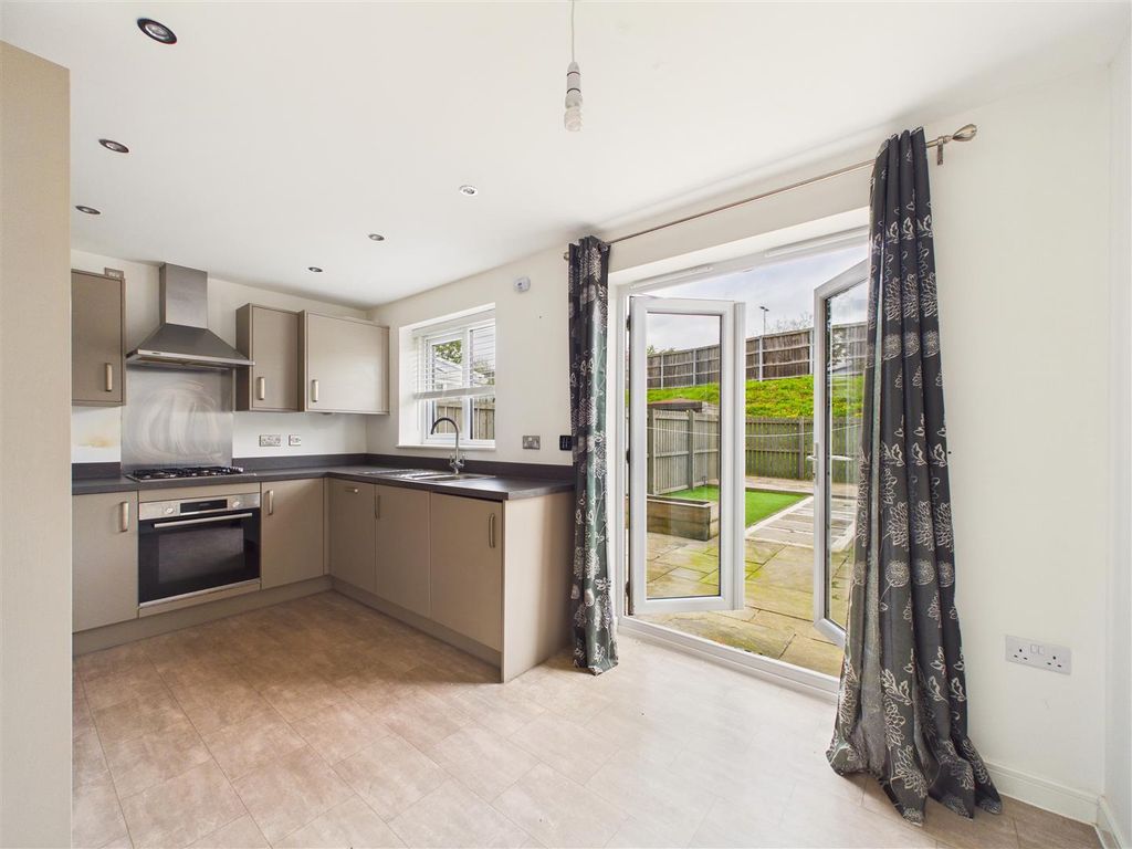 Property photo 2 of 12 Cam03303G0-Pr0355-Still004.Jpg