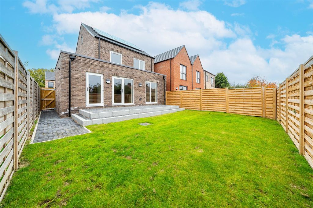 Property photo 2 of 22