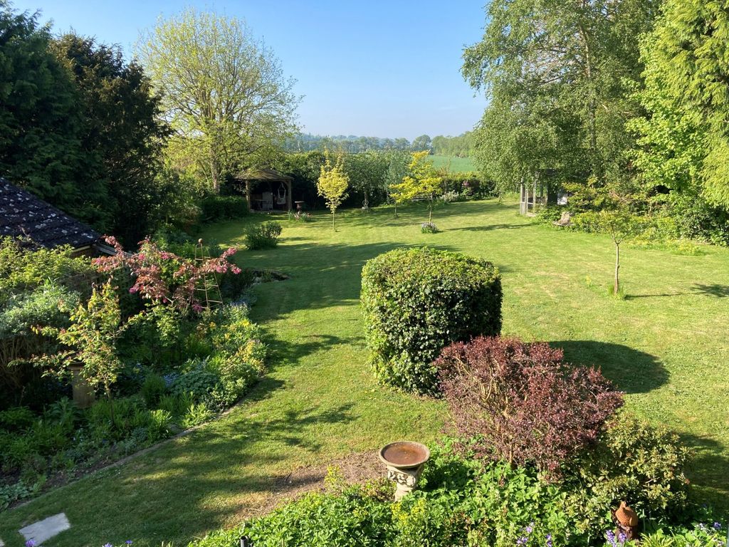 Property photo 2 of 17 Garden