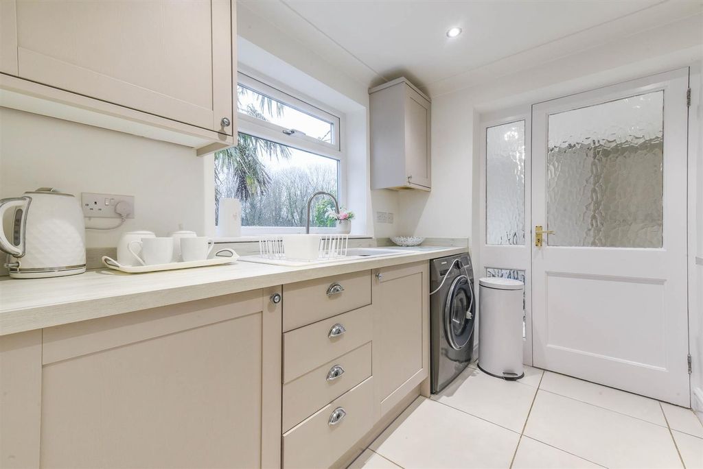 Property photo 3 of 20 Kitchen