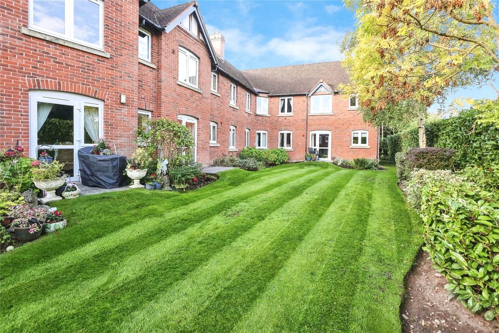 Property photo 1 of 10 Gardens