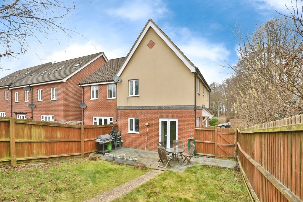 Property photo 2 of 17