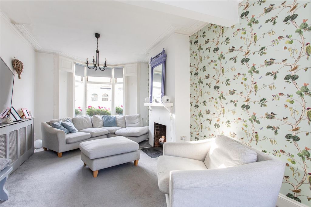 Property photo 3 of 19 Reception