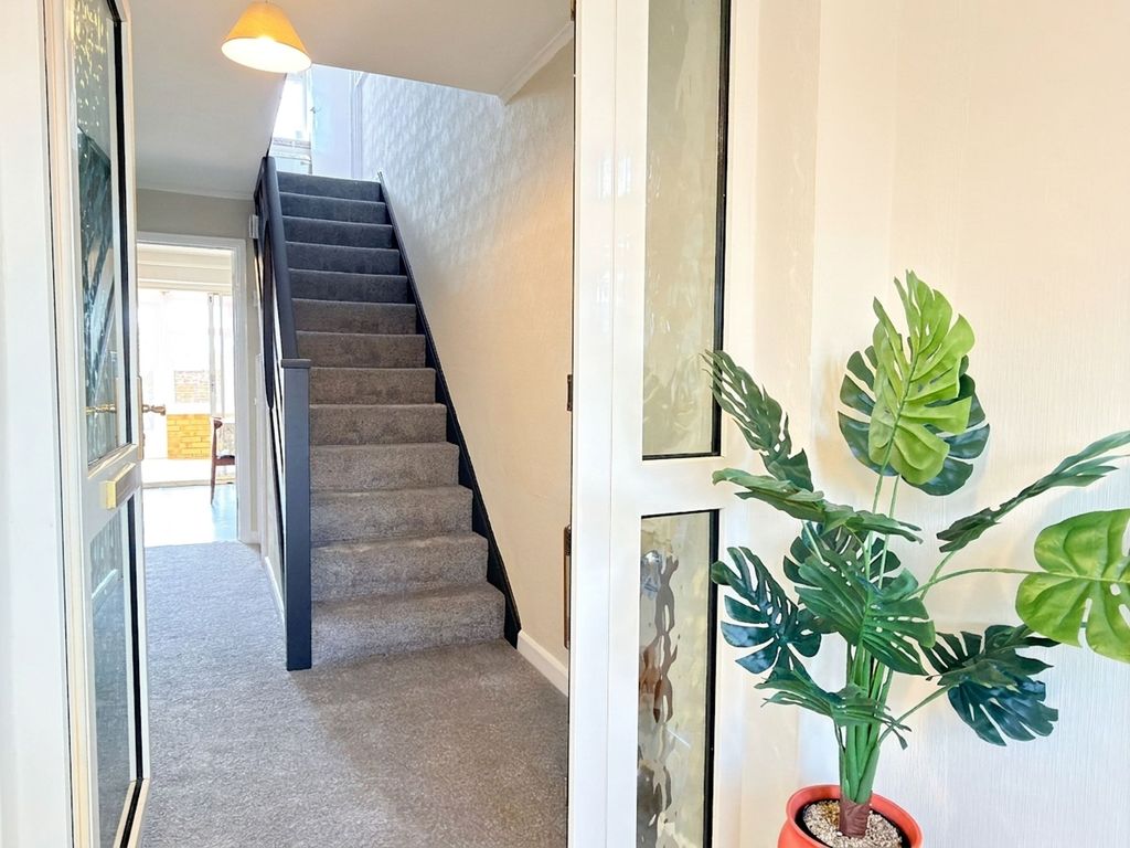 Property photo 2 of 14 Entrance