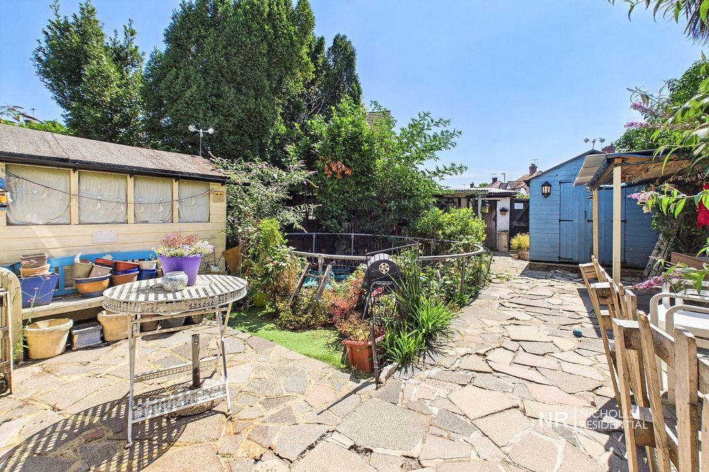 Property photo 2 of 19 Garden