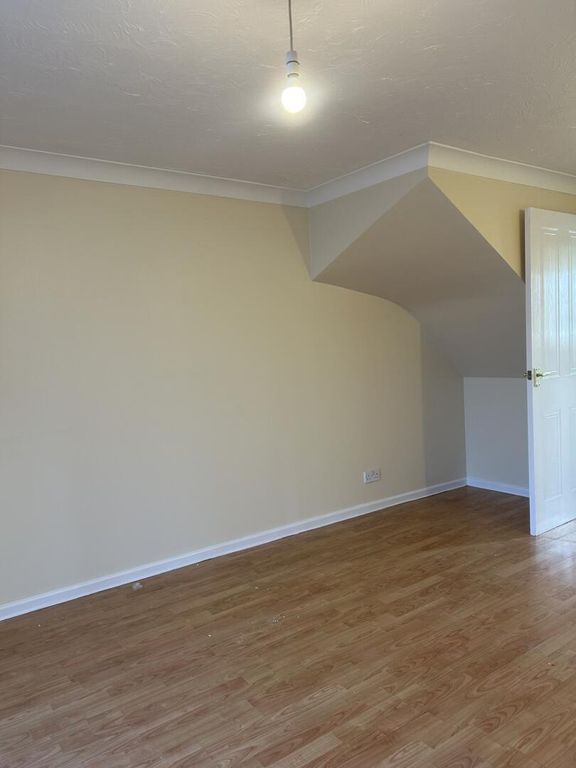 Property photo 3 of 8 Bedroom