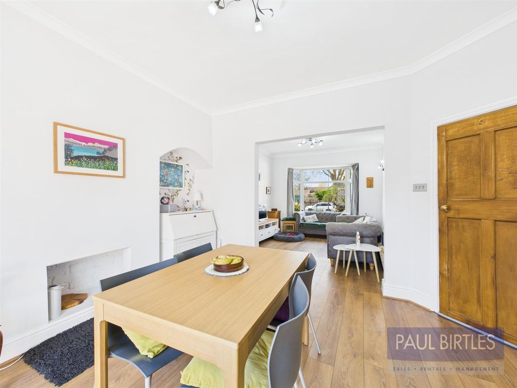 Property photo 2 of 29 Cam01301G0-Pr0609-Still038.Jpg