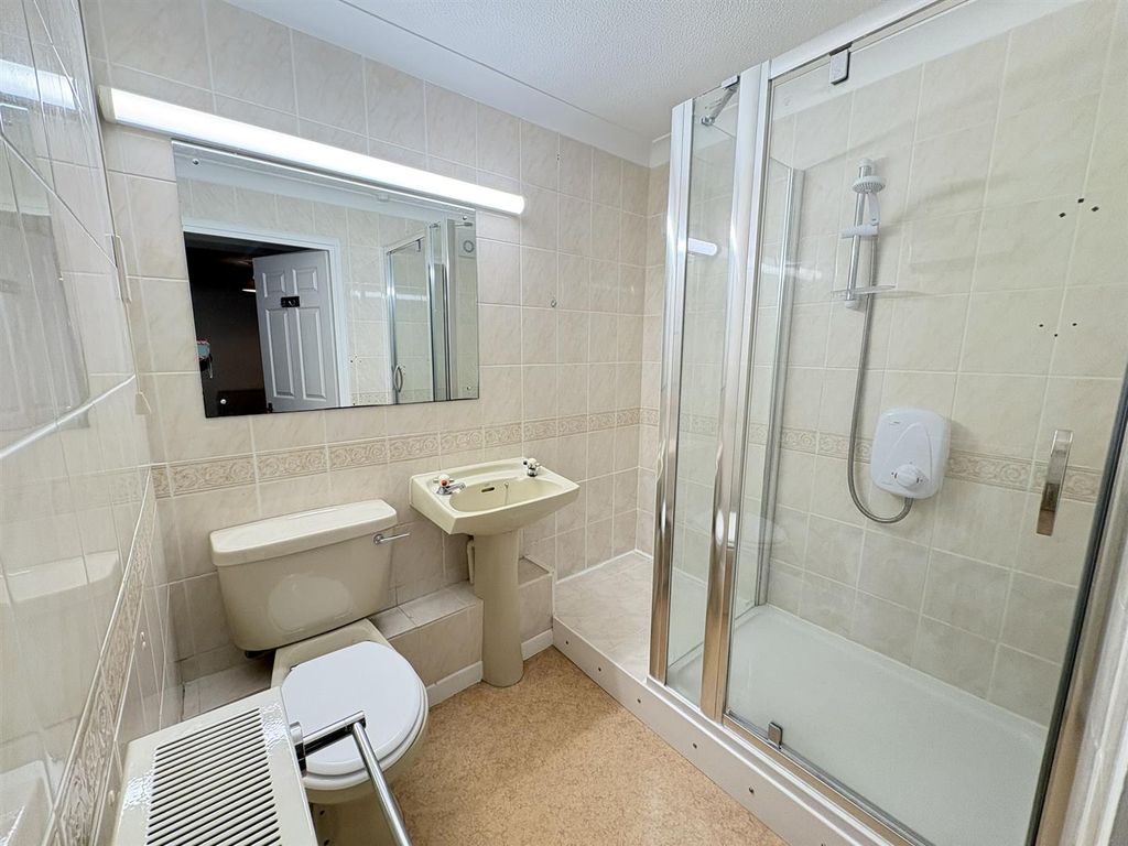 Additional image 6 of 2 bed flat to rentCurrie Road, Lake, Sandown PO36