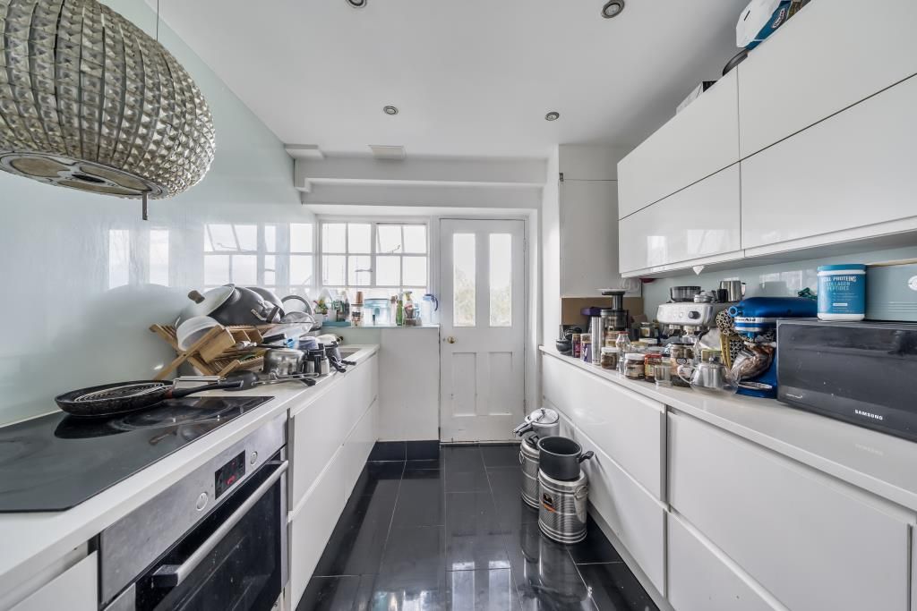 Property photo 1 of 18 Kitchen