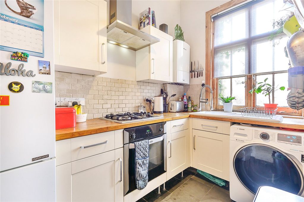 Property photo 3 of 17 Kitchen