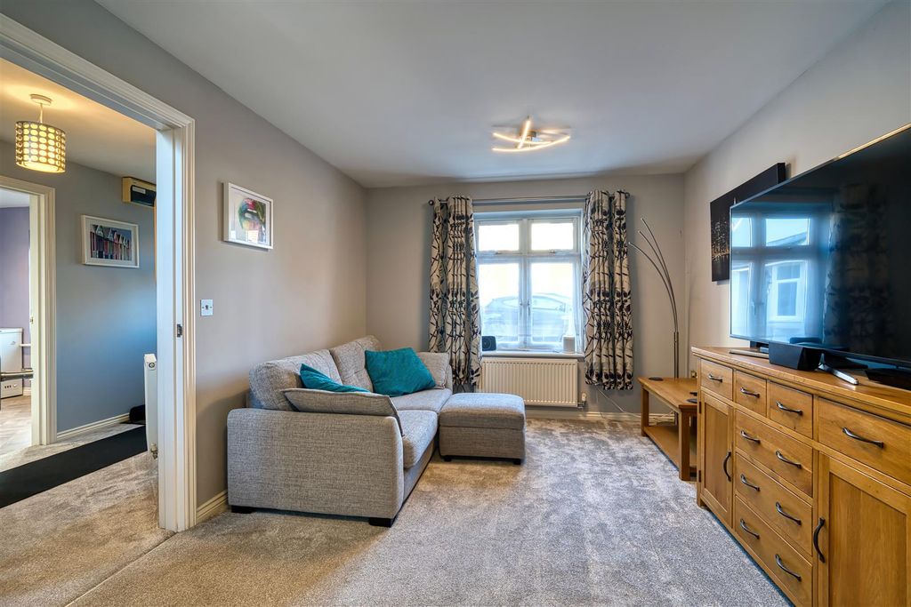 Property photo 3 of 10 Sitting Room