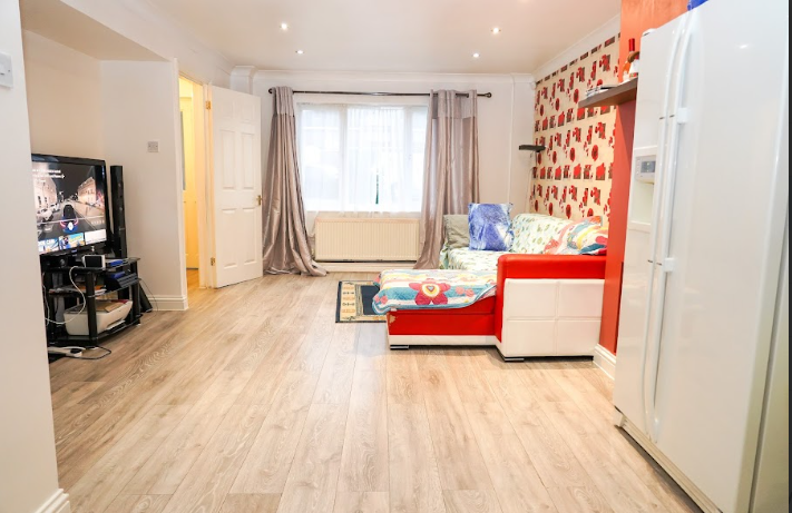 Property photo 2 of 9