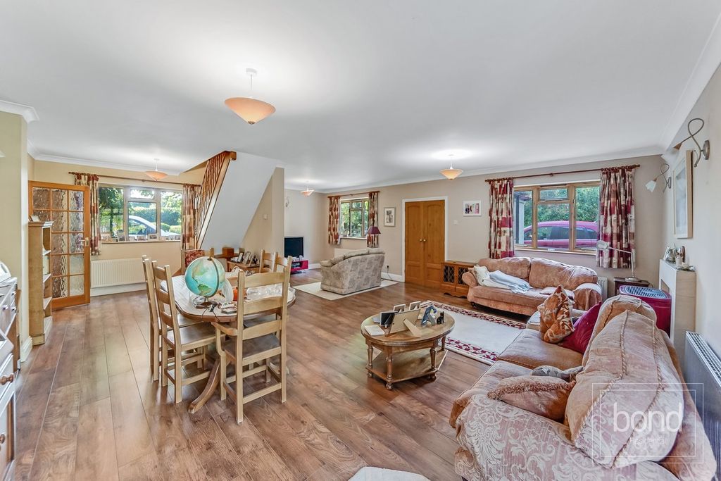 Property photo 3 of 28