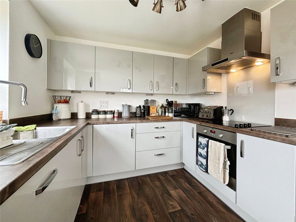 Property photo 3 of 14 Kitchen