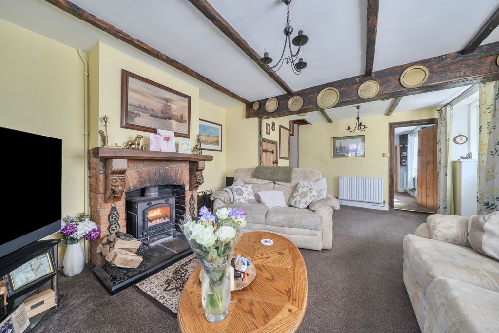 Property photo 2 of 17 Lounge