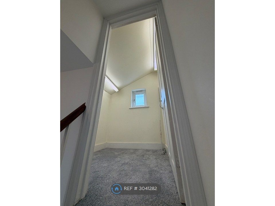 Property photo 2 of 28