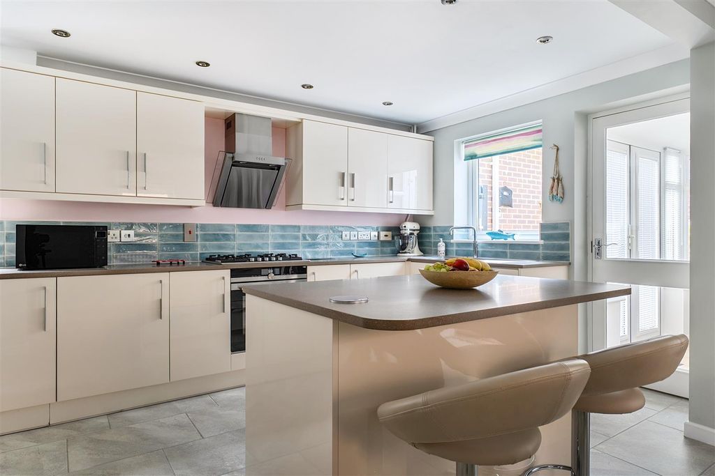 Property photo 2 of 21 1498043-13-6A68A555977c6.Jpg