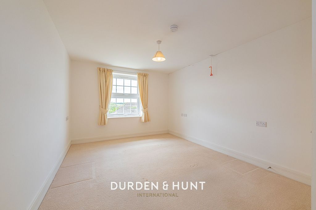 Additional image 8 of 1 bed property for saleHigh Street, Ongar CM5